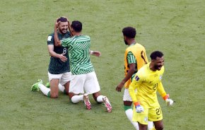 

Само седем минути по-късно нов пас на Меси към Мартинес също завърши технично във вратата на противника, но и този гол бе отменен поради засада.