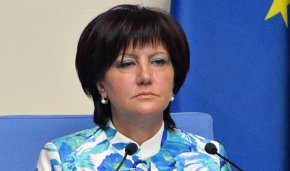 Тримата твърдят в иска си, че са свикали протести и твърденията на Караянчева са откровени неистини, насочени към оклеветяване на организаторите на протеста. Настояват, че са претърпели болки и страдания и са уронени престижът, личното им достойнство и морал.
