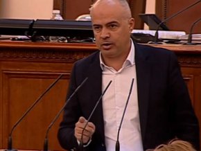 А може наистина да е имал такава власт и заедно с Асен Василев да са се разпореждали с кодовете. Все пак Асен Василев има известен опит с кодове.