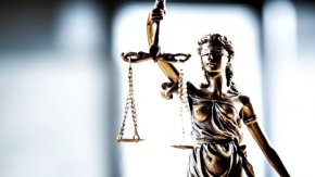 С постановление на дежурен прокурор Д.М. е задържана за срок до 72 часа. Предстои да бъде внесено искане в съда за разглеждане на дело за вземане на мярка за неотклонение задържане под стража спрямо обвиняемата.