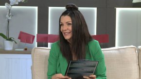 Припомняме, че от години тя има връзка с пловдивския аптекарски бос Атанас, който е 15 години по-млад от нея. “Мъжът до мен предпочита да остане в сянка, това е неговият избор.