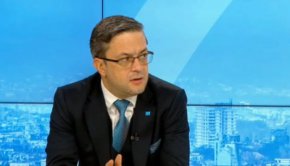 Според него хартиеното и машинното гласуване са се превърнали от технически въпрос в тези за политическо противопоставяне. Според него е необходимо опростяване на изборните протоколи от гласуването с хартиени бюлетини, за да се реши проблема с високия процент грешки в документацията.