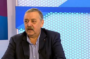 „Големият пик (на грипа) очаквам в края на февруари. В страната ни няма епидемично разпространение на грип. За Ковид все още сме на стария вариант на Омикрон”, обясни той.