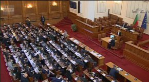 
От ДПС и ГЕРБ застанаха зад двете отделни предложения, но Йордан Цонев предупреди, че реформите и най-вече създаването на нов орган не е никаква гаранция, че корупцията ще бъде преборена:
