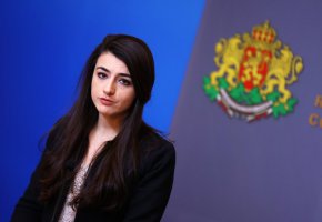 За да разгледате как е изглеждала 2022 година в други държави по света, както и глобалните списъци, моля посетете: https://trends.google.com/trends/yis/2022/GLOBAL/