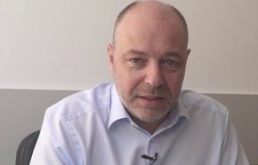 "Решение на Националния съвет (НС) на БСП гласи - не подкрепяме мандат за съставяне на правителство с мандат на ГЕРБ, ДПС и Възраждане. Всичко останало, когато бъде връчен третият мандат, събира се НС и решава какво да прави", каза Нинова.
