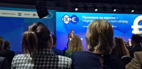 
На мястото се появи и лидерът Костадин Костадинов, както и всички депутати на партията, пише "Дарик". 