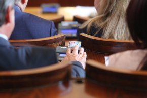 
В пленарната зала работата продължава с дебати по проекта на Споразумение между Министерството на отбраната на България и Украйна.