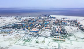 
Миналия месец главният изпълнителен директор на компанията Патрик Пуянне заяви, че "единствената мотивация" на TotalEnergies да запази руските си активи е да "пренася [втечнен природен газ] в Европа".