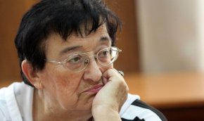  Причината е, че в нея ще влиза добавката за стаж. В момента върху 710 лв. има неограничен бонус за хората с десетилетия труд зад гърба си.