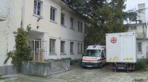  Според него не може хора по нощници и пижами по цял ден да седят на студено. От Община Варна се правели на разсеяни и не плащали тока, твърди още доц. Ганчев.