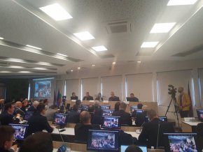 
Широкото обединение „Коалиция анти 40%“ ще работи за запазването на енергийната стабилност и независимост на България и ще изиска преразглеждане на поетия ангажимент за 40% намаляване на емисиите до 2026 година, който ще ликвидира въглищната енергетика преждевременно.