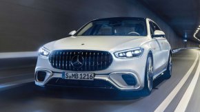 През 2023 г. Mercedes-AMG S 63 E Performance се появява като най-новия plug-in хибриден спортен седан на германската марка. Резултатът е най-мощната S-класа, предлагана някога от автомобилния производител.