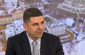 Относно отстъпката за 1 лв. на литър за горивата Мирчев смята, че мярката ще мине и на второ четене