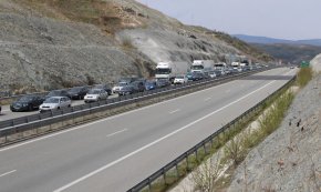 
Проверени за спазване на пожарната безопасност са 26 увеселителни заведения, 7 туристически обекта и 31 църкви и манастири.