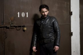 
Два хитови сериала ще направят своя дебют в България на 2 януари по DIEMA . Епизодите на п ревърналия се в истински хит в Централна и Източна Европа екшън сериал „Фалко“ за един детектив без минало, търсещ справедливост, ще може да бъде проследен от понеделник до петък от 20:00 ч.