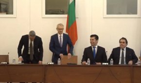 От ГЕРБ-СДС, ДПС и "Възраждане" нямаше представители на срещата.