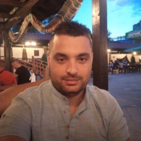 
Експертизите показват, че убийството е извършено с ловно оръжие, 12 калибър, а сачмите са били за едър дивеч.