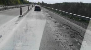 Незабавно трябва да се обезопасят над 350 км автомагистрали поради висок риск от настъпване на тежки катастрофи, категорични бяха от Института по пътна безопасност.