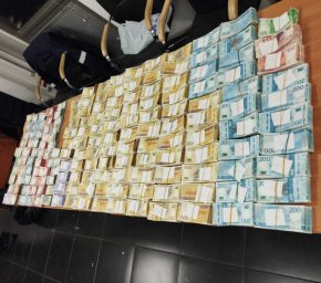 
Шофьорите на товарните автомобили са турски граждани и са привлечени като обвиняеми.