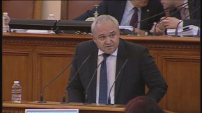 
    "Често сменят местоположението си и, за да противодействаме на тези престъпления, е много трудно да намерим и заловим лицата по време на тяхното извършване", допълни Демерджиев.