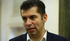 
Искът е за половин милион лева, уточни днес Кирил Петков.