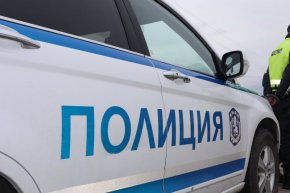 

МВР обяви, че резултат на извършени проверки в СДВР след две катастрофи в София с жертви са наложени дисциплинарни наказания на над 40 служители, като 4-има от тях са наказани с уволнение.
