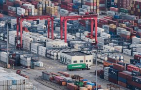 
През февруари 2022 г. Москва и Пекин подписаха декларация за стратегическо партньорство, а през април се договориха до 2024 г. двустранната търговия да достигне 200 млрд. долара.
