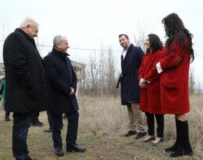 В хода на изграждането на детската болница България ще може да разчита на безвъзмездната експертна помощ по оценката на строителството от страна на Европейската инвестиционна банка и от израелски специалисти.

 