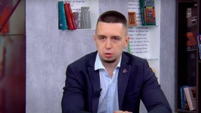 
Впрочем това е друг червен флаг. "Пасивни" доходи няма. Като се връзвате на подобни обещания сте "пасивни" в един друг смисъл, който едва ли бихте намерили за приятен", анализира топикономистът Георги Вулджев.