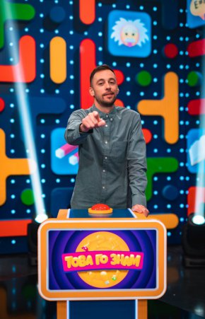 В момента Кръстанов играе главна роля в хитовото представление Дишай заедно с Елена Телбис, а през февруари му предстоят снимки и в нов игрален филм.
