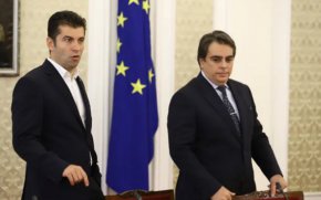 
Въпреки това Петков и Василев успяват да осигурят нужното на Киев миналата пролет.