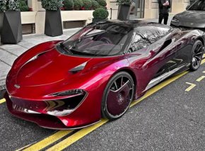 

Ще бъдат произведени 106 екземпляра от McLaren Speedtail MSO, което го прави наистина рядък и ексклузивен автомобил. Той със сигурност ще бъде изключително търсен колекционерски експонат за автомобилните ентусиасти и колекционери по целия свят.