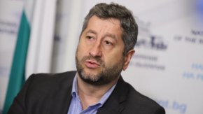 
"Трябва да се търси кооперация, трябва да се търси взаимодействие, винаги сме изхождали от това. Ясно е също така, че, за да е работещо то, ще бъде изключително важно да се запазят идеологическите физиономии, особено нашата, защото ние имаме особена роля да представляваме демократичната общност през няколко генерации.