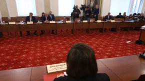 Нинова вече направи заявка, че ако на въпросната среща не бъде постигнато съгласие по приоритетите на левицата, партията няма да продължава с опитите за съставяне на правителство.