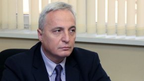 Парламентарните групи на ГЕРБ, ДПС, БСП и "Български възход" със 118 гласа "ЗА" освободиха с проект на решение председателя на Сметната палата Цветан Цветков. Документът беше внесен днес без мотиви в деловодството на парламента и беше включен като извънредна точка в пленарното заседание. 
