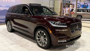 Използвайки същия V-6 и 10-степенна трансмисия като стандартния Aviator, Grand Touring добавя електромотор със 100 к. с. и батерия с капацитет 13,6 kWh.