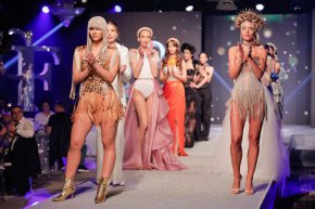 
Вечерта започна с аудио-визуален спектакъл на Glo hyper x2, което бе последвано от шоу на гимнастичките от спортен клуб “Илияна”.