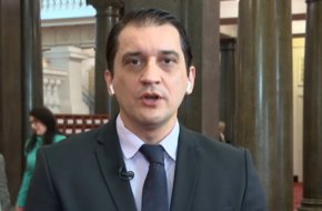 

На този етап за партньорство няма как да се говори с имена на конкретни партии, посочи той.