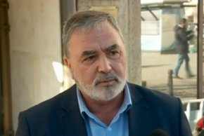 В срещата участваха и щефът на СРЗИ д-р Данчо Пенчев, както и директорът на Националния център по заразни и паразитни болести проф. Ива Христова, вирусологът проф. 