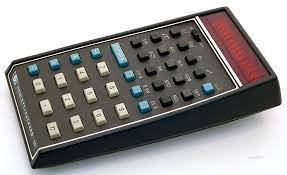 

HP-35 е имал 35 клавиша. Това е първият ръчен калкулатор, който може да изпълнява логаритмични и тригонометрични функции с едно натискане на клавиша.
