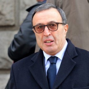 
Нито РСМ, нито България имат интерес от това напрежение, категоричен беше той и добави, че "нашепванията, че някой ни диктува от Брюксел или от Вашингтон, са пълни глупости, защото историята на България е толкова тясно преплетена с тази на Македония, че няма повече накъде".