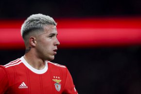 Висшата лига отчита и друг рекорд - общите разходи през сезон 2022-23 (летен и зимен прозорец) са 2,8 милиарда паунда.
