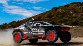 
Интересен факт е, че в четвъртък Audi показа концепцията Activesphere - подобен на купе кросоувър с висока височина на возене и задно легло с падаща задна врата.
