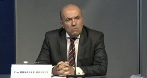 Припомняме, че в края на миналата седмица се появи информация, че България ще бъде обект на нов доклад, чрез който ЕК ще сумира свършеното в борбата срещу корупцията от 2019 г. насам. Тогава Механизмът за сътрудничество и проверка беше спрян, но не и формално прекратен. 