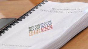 
"Ние не настояваме миньорите да дишат прах и да газят кал. Ако и когато се появи устойчива алтернатива на въглищата и запазване на работните места, която да замени празните приказки за слънце и вятър, ние първи ще застанем зад нея."