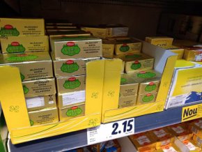 В най-бедната страна от Европейския съюз, с най-ниските заплати, наеми, данъци, осигуровки, електричество, отопление, автогорива, тол, винетки и други разходи, кашкавалът се продава практически двойно по-скъпо, отколкото в същата верига в Германия. 