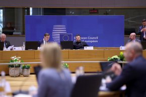 
Зеленски също така изрази благодарност, че Украйна е получила статут на кандидат за членство в ЕС, тъй като се стреми да се присъедини към Европейския съюз и да бъде част от обединена Европа.