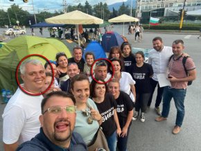 
Предполага се, че различни хора го търсят за изясняване на определени отношения, след като част от нещата станаха ясни от нашата публикация.
