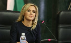  В него Милева потвърждава, че е имало хакерска атака срещу интернет страницата на прокуратурата и посочва, че според първоначалната информация атаката е с източник Руската Федерация